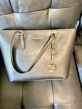 Michael Kors Jet Set Travel Saffiano Leather Top-Zip Tote Bag Tote Black